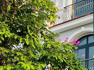 Chính chủ cho thuê shop  dt 226m2  đầy đủ nội thất  4 tầng  giá rẻ nhất grand world phú quốc