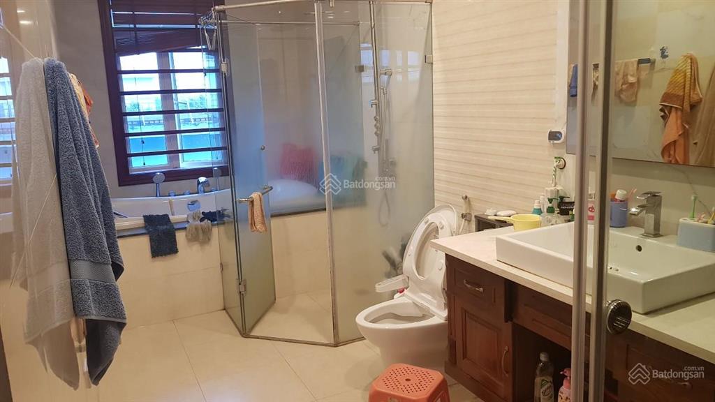 Hạ 10 tỷ! bán gấp biệt thự khu đô thị dịch vọng dt 310m2 mt 15m x 5 tầng có hầm để được 3 ôtô