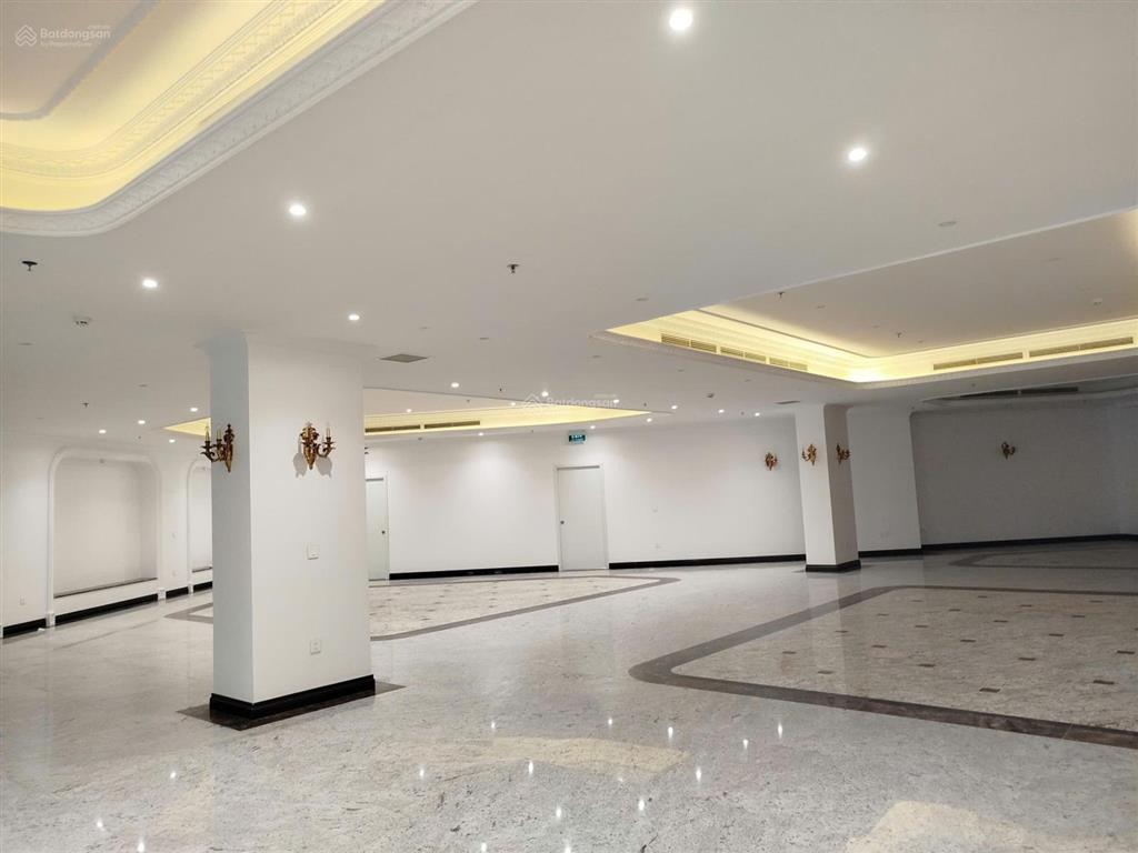 Cho thuê tòa nhà văn phòng ngay mặt phố giải phóng, giáp bát, phù hợp phòng khám, bv thẩm mĩ, nh..