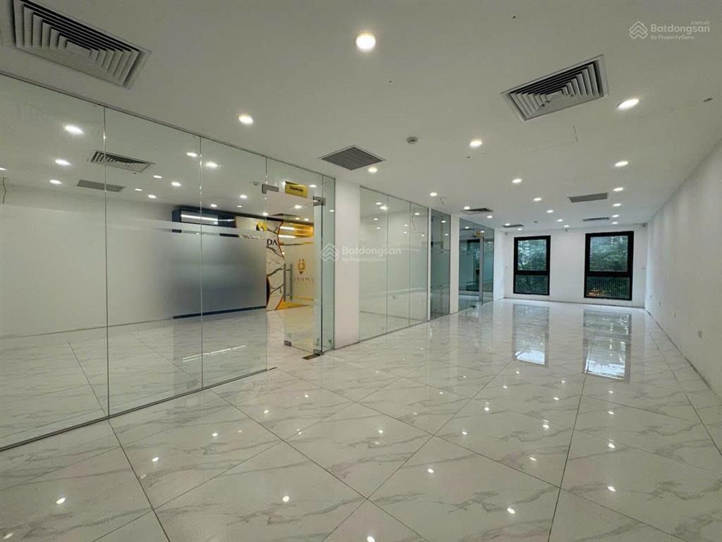 Cho thuê tòa nhà văn phòng ngay mặt phố giải phóng, giáp bát, phù hợp phòng khám, bv thẩm mĩ, nh..