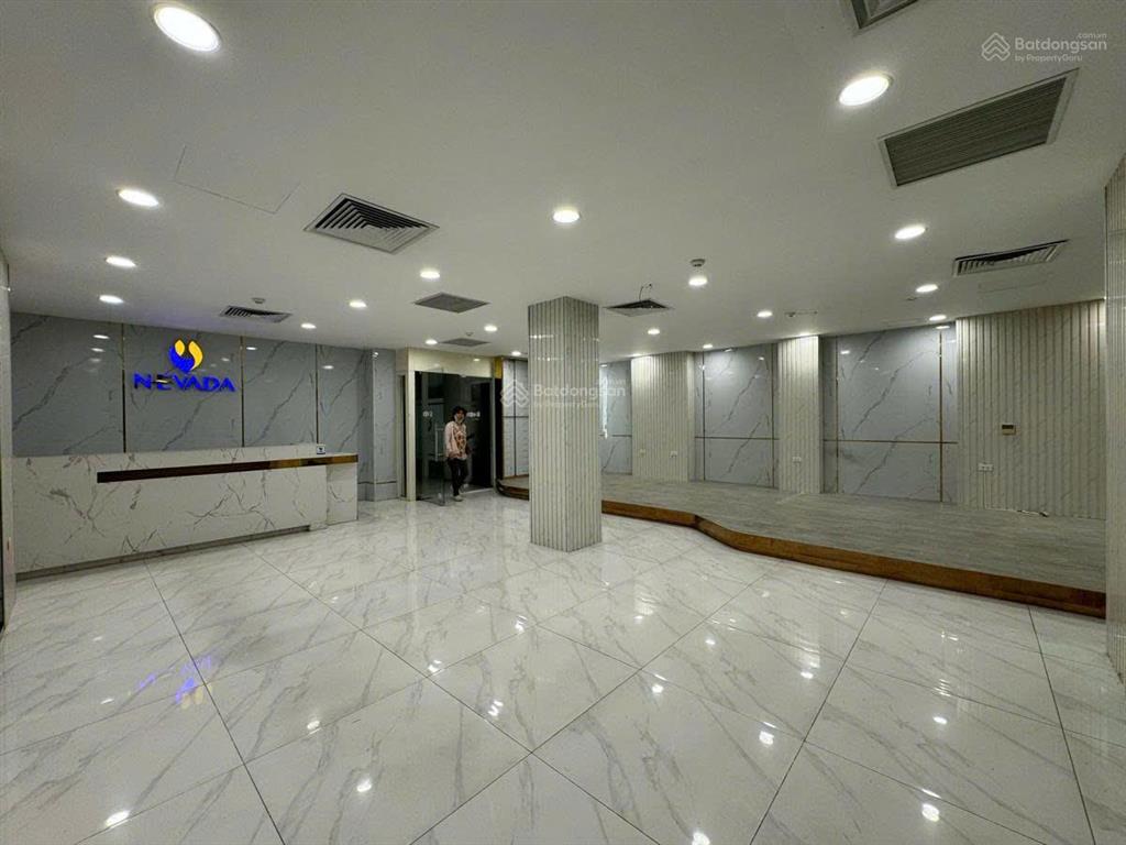 Cho thuê tòa nhà văn phòng ngay mặt phố giải phóng, giáp bát, phù hợp phòng khám, bv thẩm mĩ, nh..