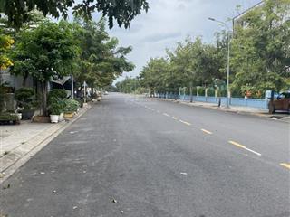 Tìm chủ mới. chủ rất thiện chí bán căn nhà đối diện trường học giá chỉ 10.5tỷ giá cực kì rẻ.