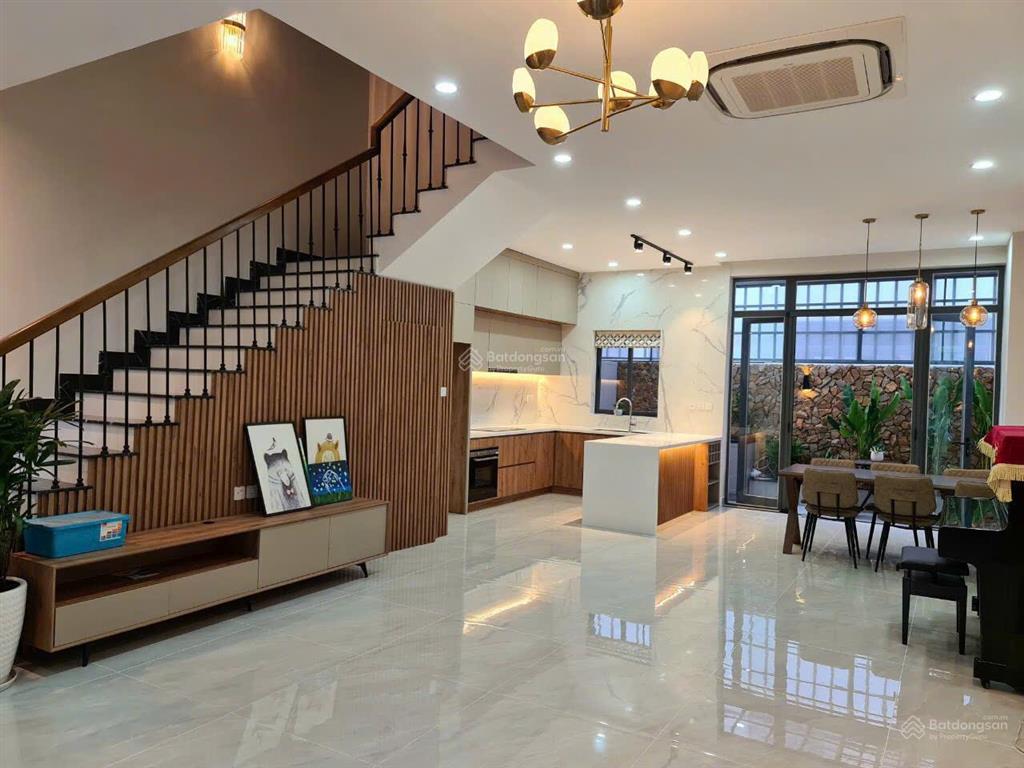 Bán căn lavila giai đoạn 1 diện tích 6x17.6 105.6m2 full nội thất giá 13.5 tỷ tl. gọi 0989 866 ***