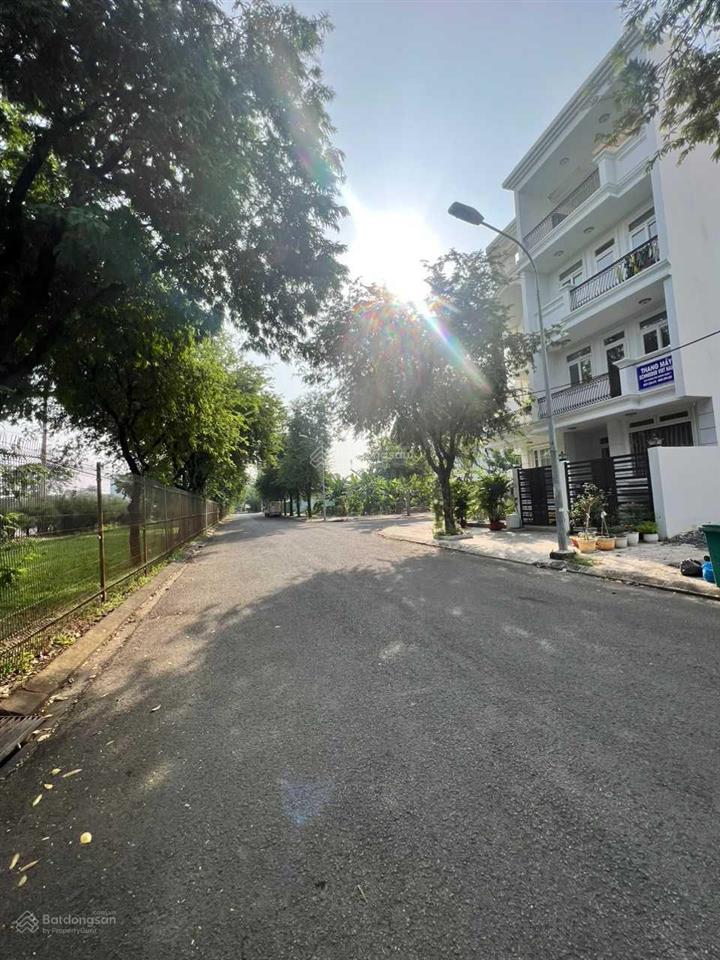 Bán đất nền nhà phố 5x18m giá 13.5 tỷ, biệt thự 7x18m, giá 17 tỷ, kdc sadeco ven sông