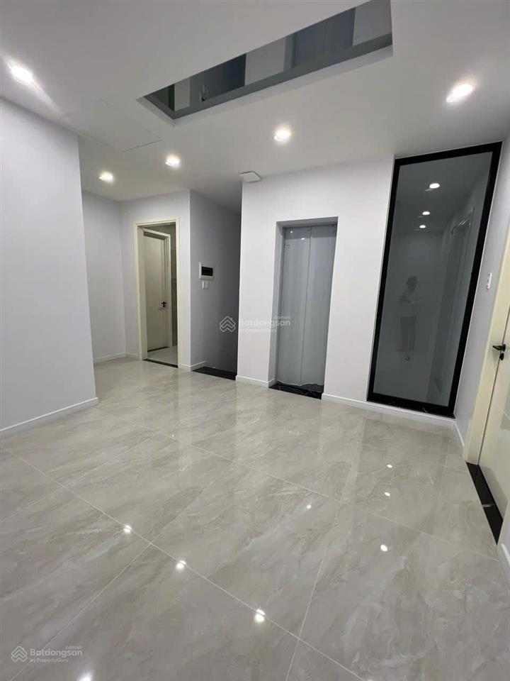 Bán gấp biệt thự 21 tỷ, 126m2 đầy đủ nội thất kdc ven sông sadeco, tân phong, q7