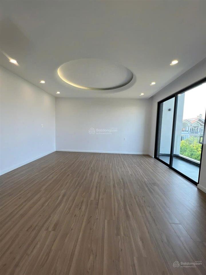 Bán gấp biệt thự 21 tỷ, 126m2 đầy đủ nội thất kdc ven sông sadeco, tân phong, q7