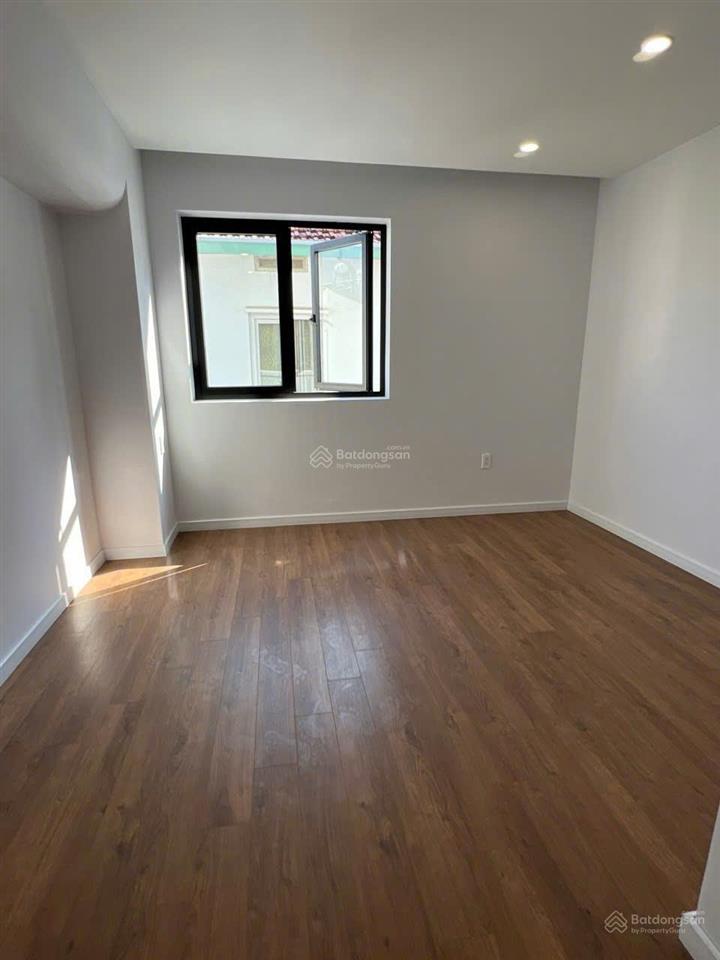 Bán gấp biệt thự 21 tỷ, 126m2 đầy đủ nội thất kdc ven sông sadeco, tân phong, q7