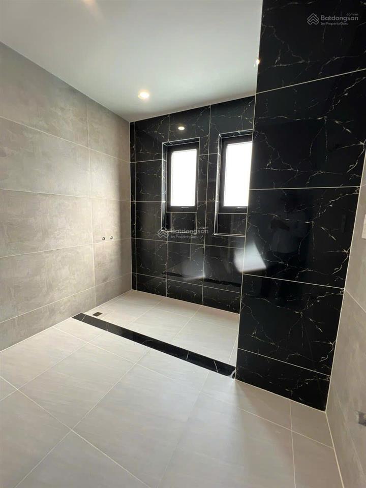 Bán gấp biệt thự 21 tỷ, 126m2 đầy đủ nội thất kdc ven sông sadeco, tân phong, q7