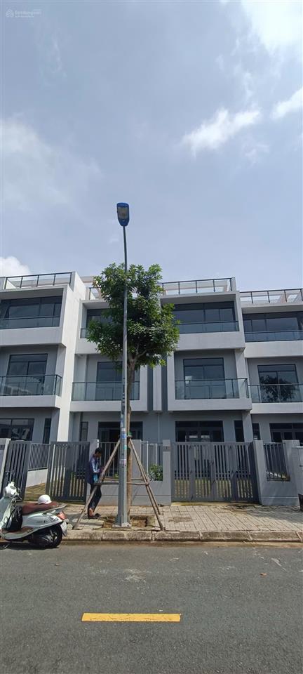 Chính chủ cần sang nhượng nhà liền kề đông tăng long giá tốt 11,6 tỷ tl