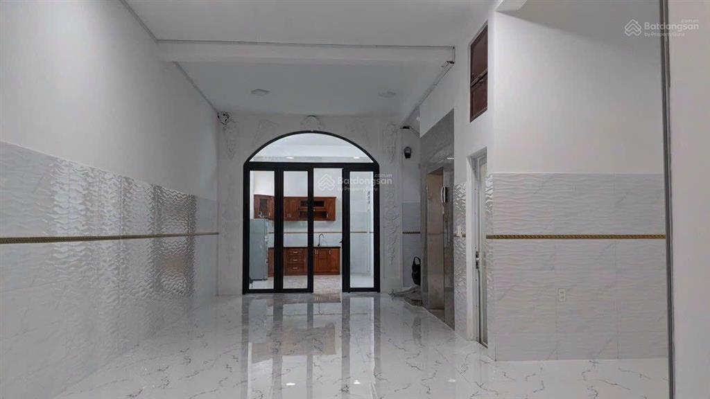 Bán chdv ngay tân sơn nhì, 6x20m 3 lầu có thang máy thu nhập trên 50tr/tháng