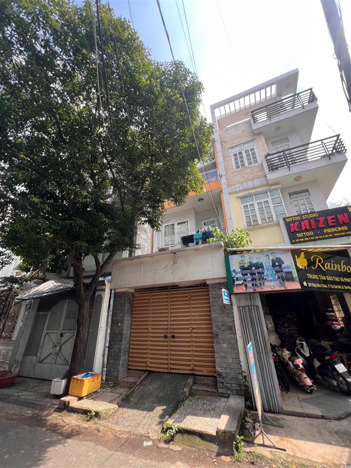 Nhà đẹp ngay tân sơn nhì 4x18m 3 lầu sân thượng giá 9.7 tỷ thương lượng