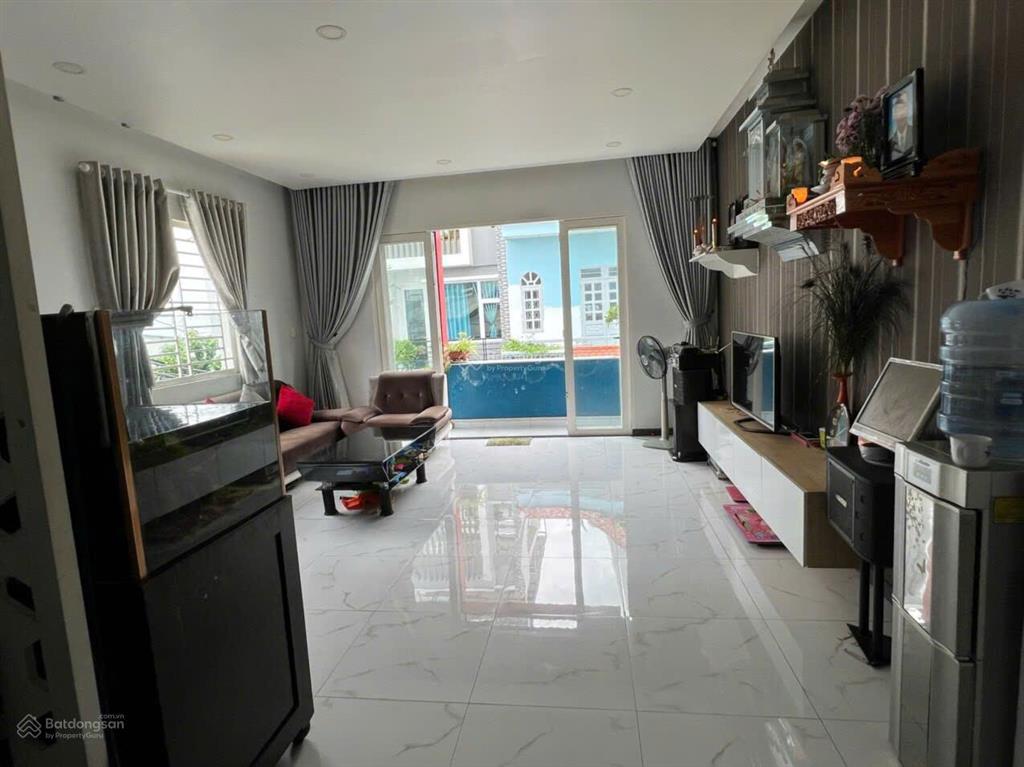 Bán nhà hẻm 1/ tân sơn nhì, diện tích khủng 4,5x25m vuông vức 2 lầu sân thượng
