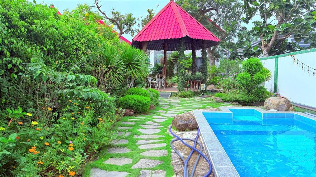 Sở hữu nhà vườn có hồ bơi  hồ cá koi, 3pn, gần quốc lộ 55, giá tốt 3,8 tỷ