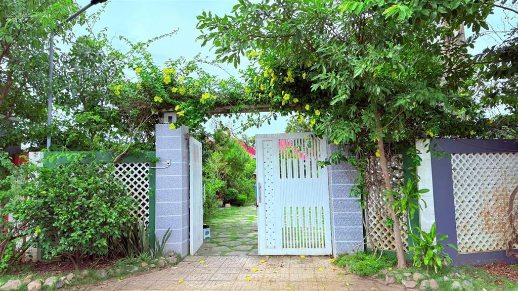 Sở hữu nhà vườn có hồ bơi  hồ cá koi, 3pn, gần quốc lộ 55, giá tốt 3,8 tỷ