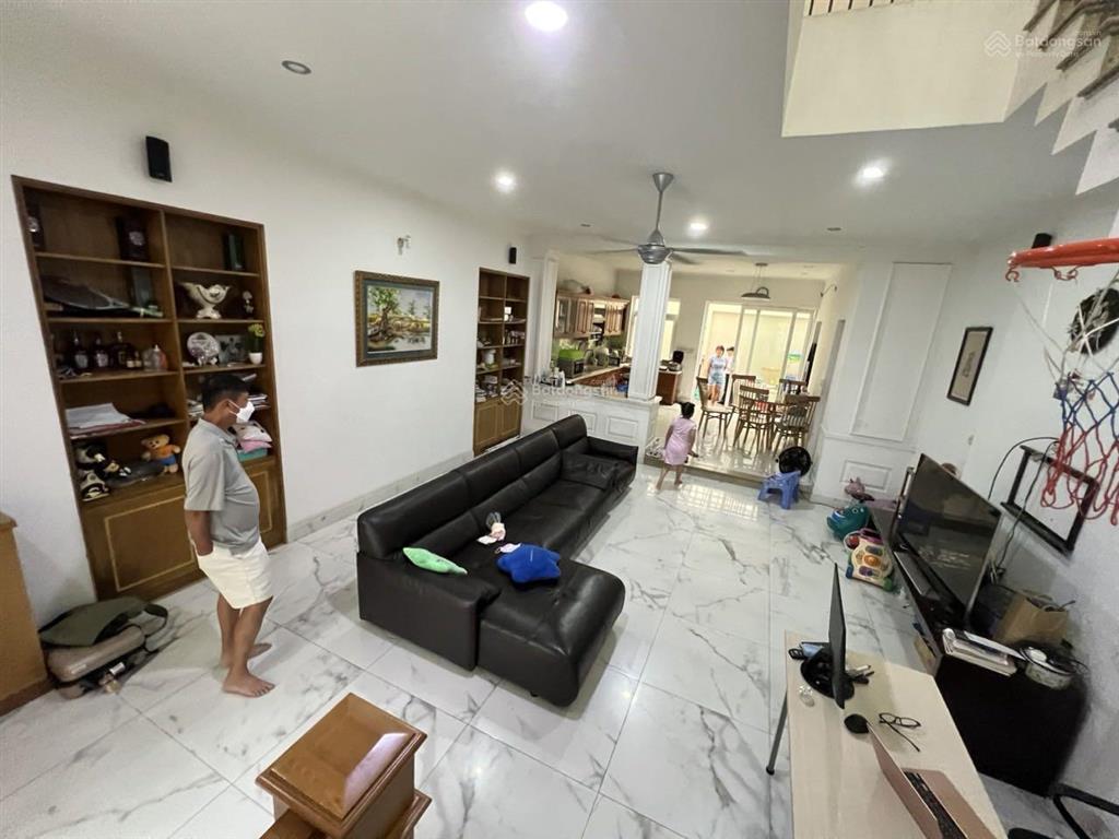 60 triệu/ tháng !! biệt thự cityland emart cạnh siêu thị emart .