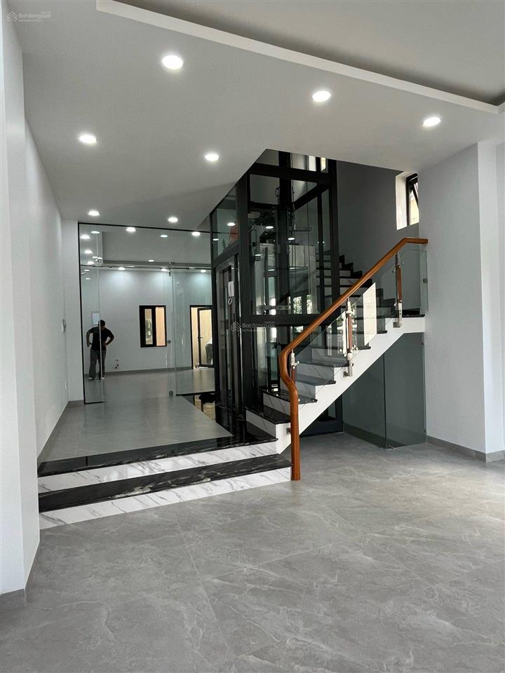 45 triệu/tháng! nhà cityland có thang máy ngay lotte (thang máy từ hầm)
