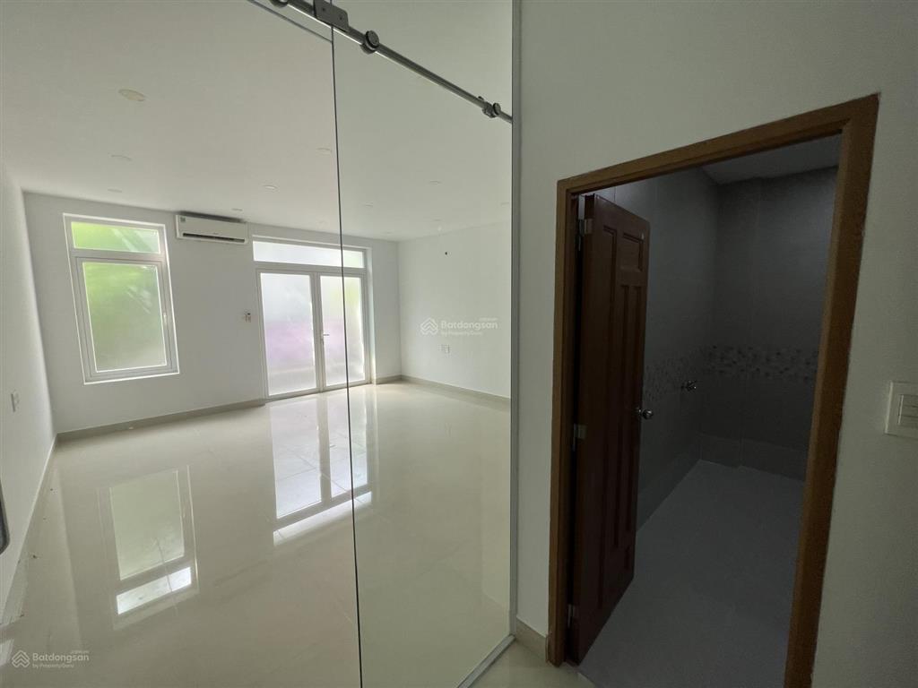 Cho thuê tòa nhà 5 tầng cityland trần thị nghỉ (nhà mới đẹp). 1 trệt  3 lầu full máy lạnh