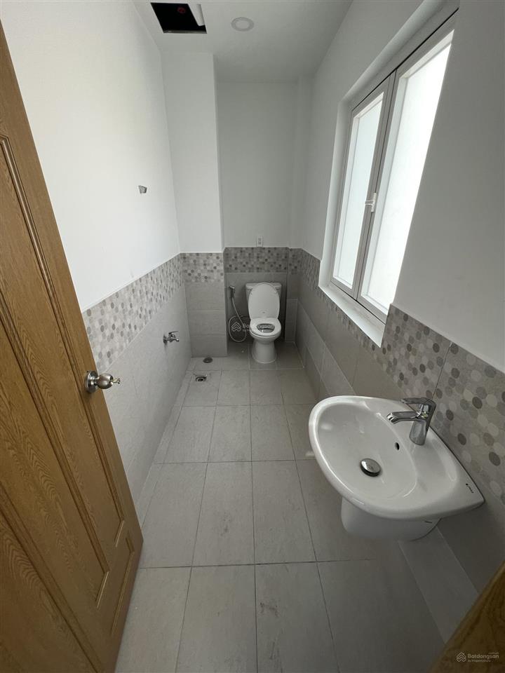 Cho thuê tòa nhà 5 tầng cityland trần thị nghỉ (nhà mới đẹp). 1 trệt  3 lầu full máy lạnh