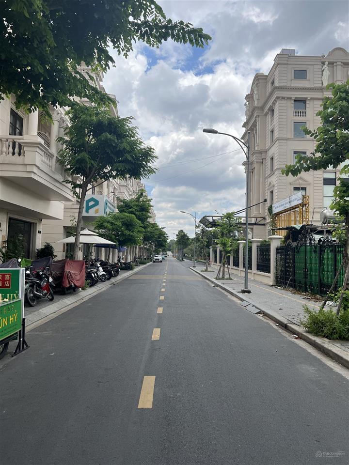 Biệt thự căn góc cityland phường 10 gò vấp, 1 hầm 4 lầu có thang máy