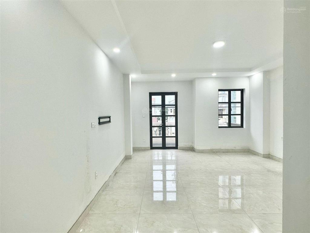 Mặt tiền phạm huy thông (4 x 20m) 1 lầu trống suốt = 25 triệu / tháng