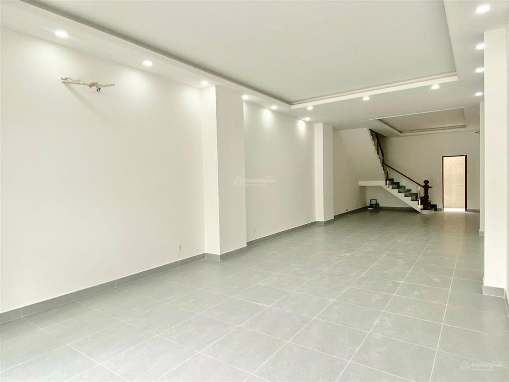 Mặt tiền phạm huy thông (4 x 20m) 1 lầu trống suốt = 25 triệu / tháng