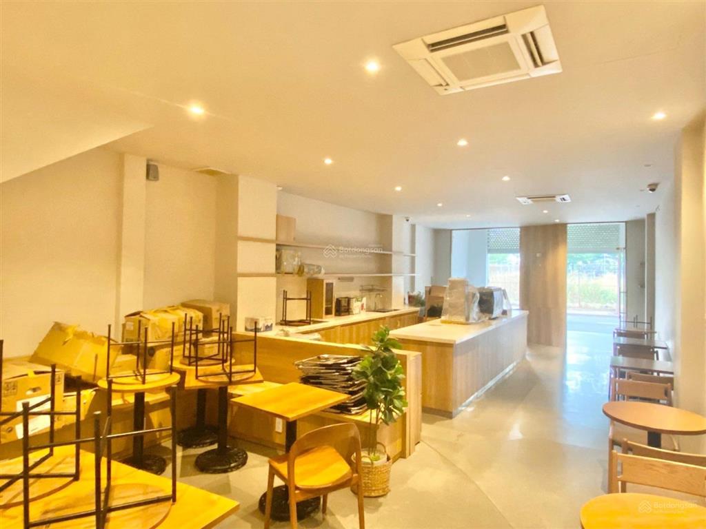 Nhà thô (5x20) kết cấu 1 hầm, 4 lầu khu lotte mart