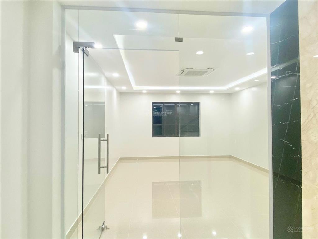 50 triệu/tháng! mặt tiền trần thị nghỉ 5x20m. kết cấu 1 trệt  4 lầu có thang máy