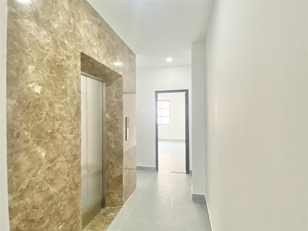 Rẻ 24tỷ500 ! chính chủ bán nhà phố thương mại đường số 10 có thang máy đối diện công viên hoà bình