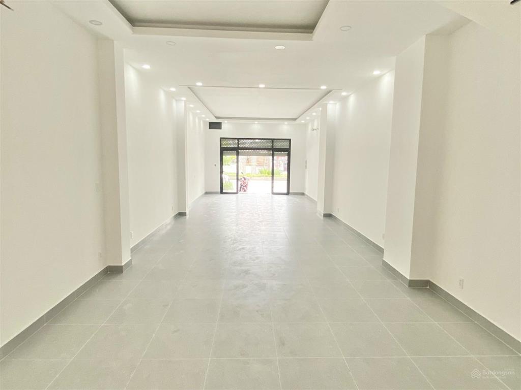 Rẻ 24tỷ500 ! chính chủ bán nhà phố thương mại đường số 10 có thang máy đối diện công viên hoà bình