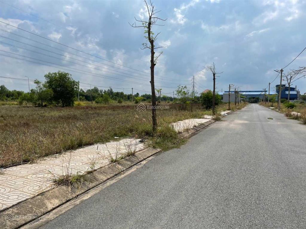 Lô đất 2 mặt tiền, nằm ở trung tâm dự án vista land, đức hòa, giá tốt thời điểm hiện tại