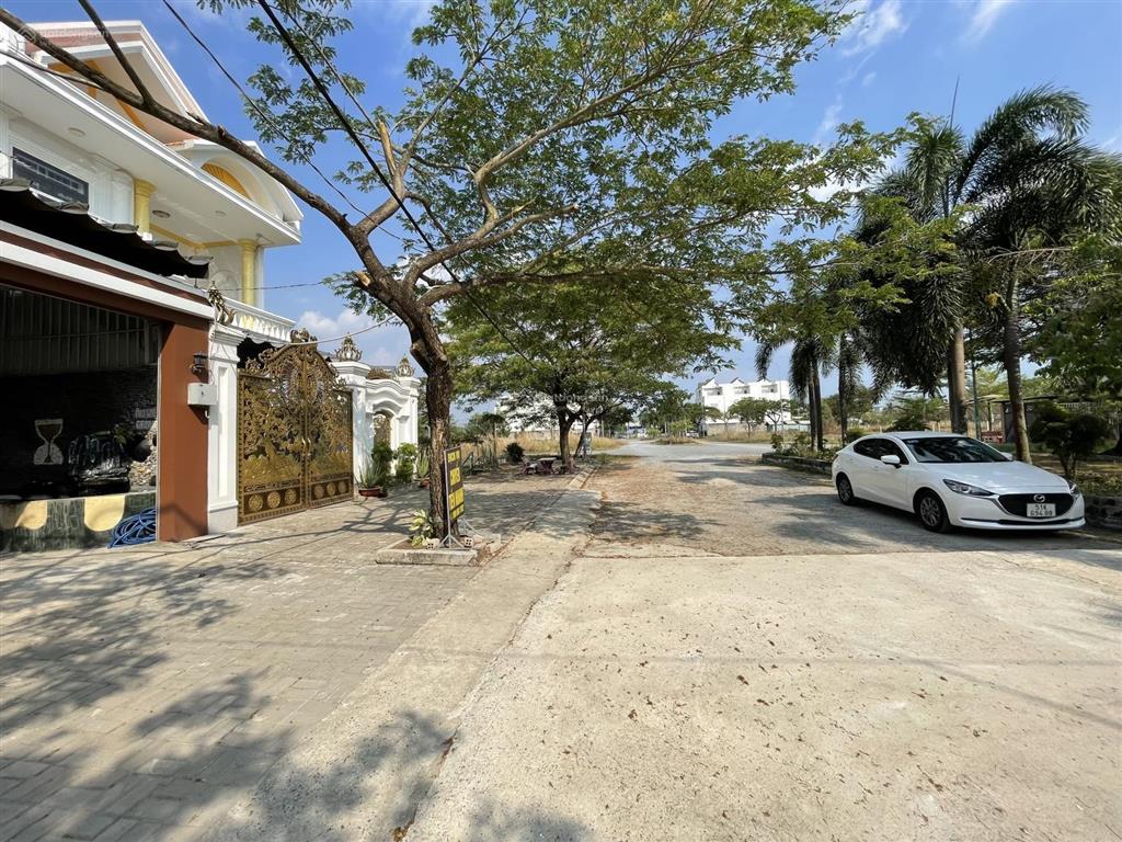 Lô đất cạnh công viên, mặt ngoài ngay cổng vào của kdc daresco, 140m2, sổ sẵn, công chứng ngay