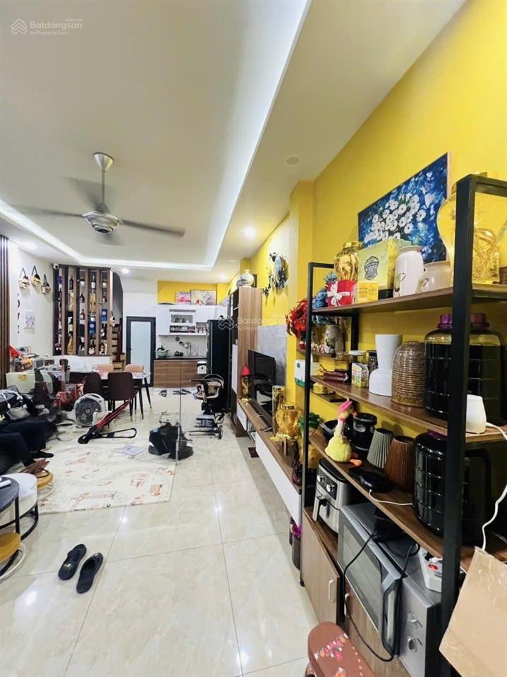 Nhà đẹp cầu giấy, dân xây chắc chắn, ngõ thông, kinh doanh, 2 mặt thoáng, ở sướng.