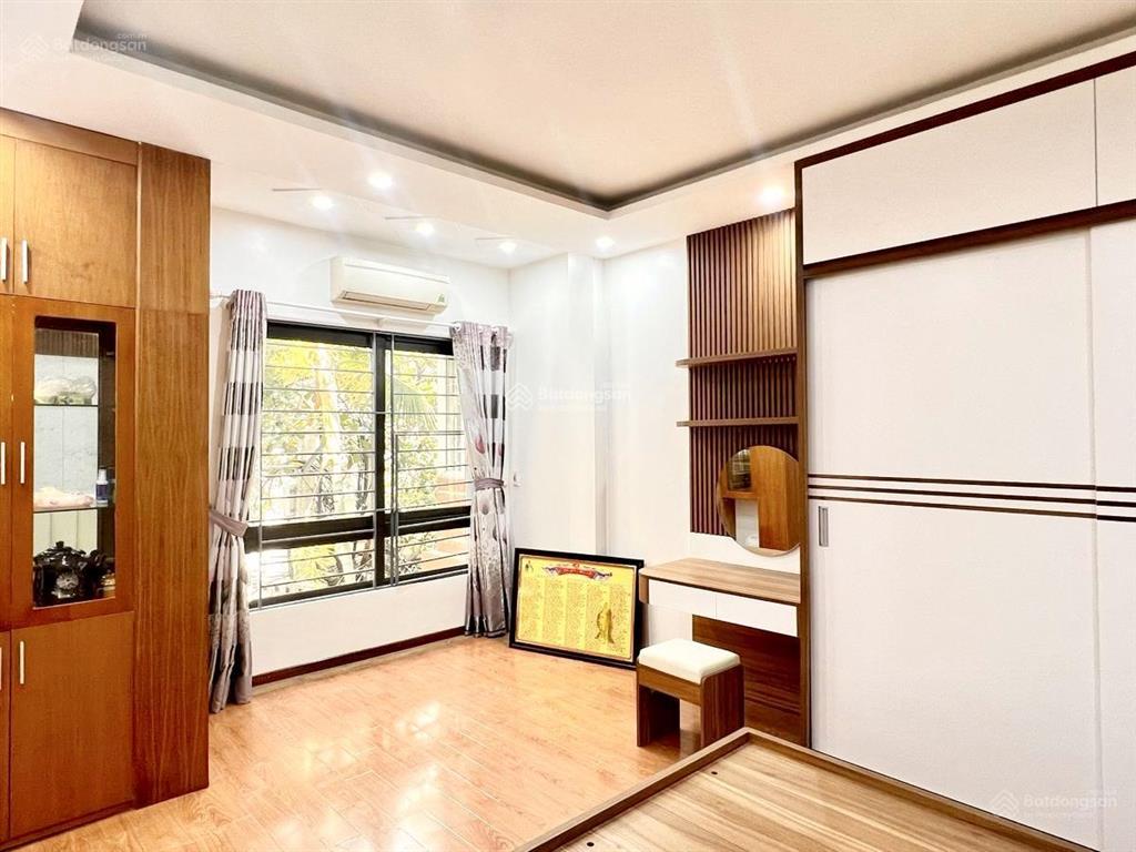 Nhà đẹp cầu giấy, dân xây chắc chắn, ngõ thông, kinh doanh, 2 mặt thoáng, ở sướng.