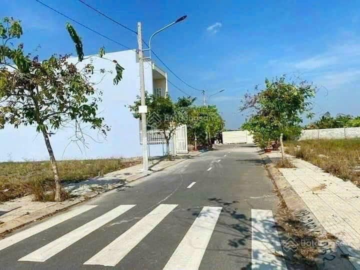 Tôi chính chủ cần bán gấp lô đất 80m2 kdc an nhiên, 900 triệu, shr mua cc liền,  0901 762 ***