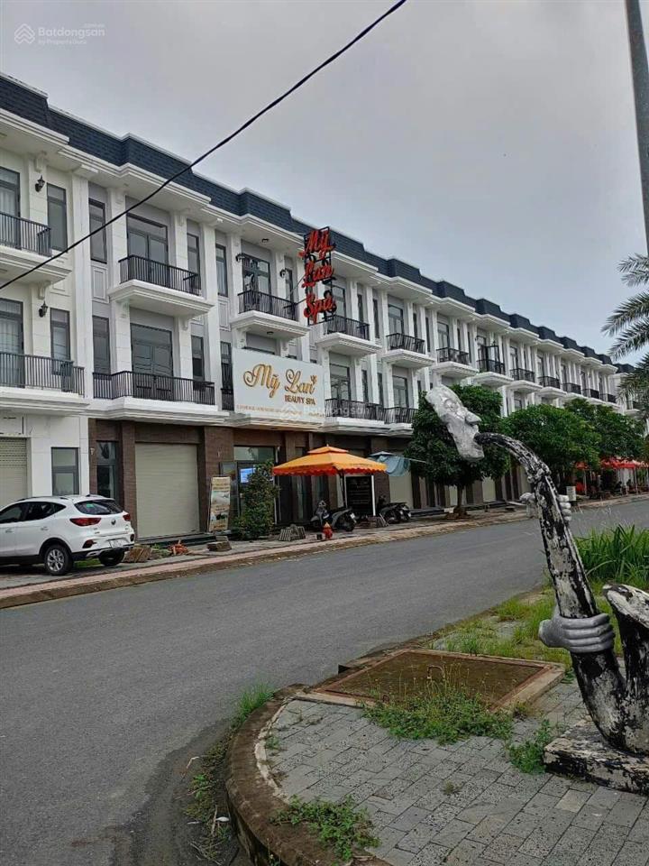 Bán gấp shophouse mặt tiền the sol city, 3,5 tấm, giá 4 tỷ 950,  0901 762 ***
