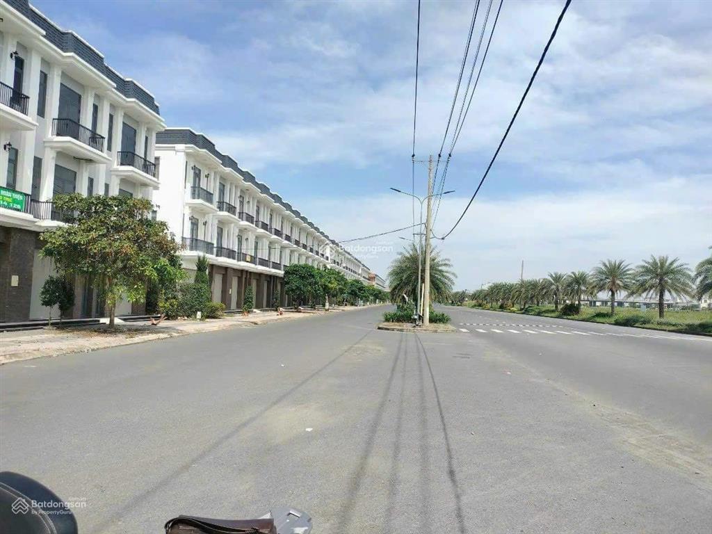 Bán gấp shophouse mặt tiền the sol city, 3,5 tấm, giá 4 tỷ 950,  0901 762 ***