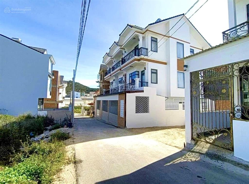 Nhà 3 tầng gần chợ thái phiên đl 3,7 tỷ