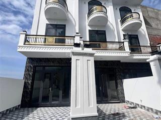 Nhà bán ngã ba tân kim long an vào 200m. cách bến xe q8 chỉ 8km