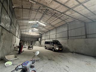 Cho thuê kho xưởng dt 320m2 thông sàn mặt tiền 10 mét, mái chống nóng cao 8m tại phúc diễn