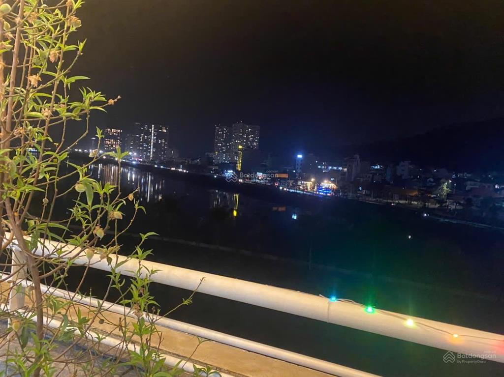 Bán căn nhà phố mặt hồ chợ đêm cái dăm. bãi cháy, kinh doanh cả thế giới giá chỉ 12,5 tỷ