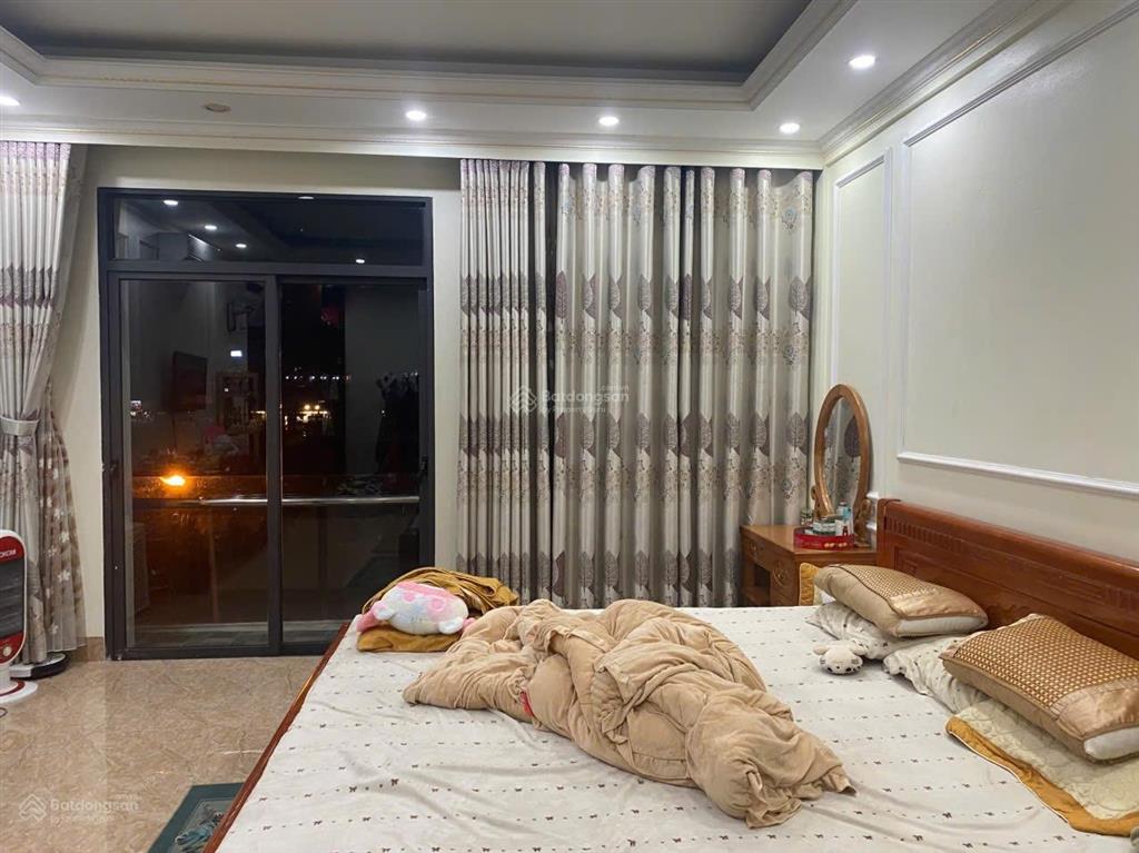 Bán căn nhà phố mặt hồ chợ đêm cái dăm. bãi cháy, kinh doanh cả thế giới giá chỉ 12,5 tỷ