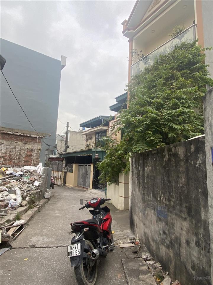 Bán đất tặng nhà gần chợ ba lan, giếng đáy. tp. hạ long.  0978 012 ***