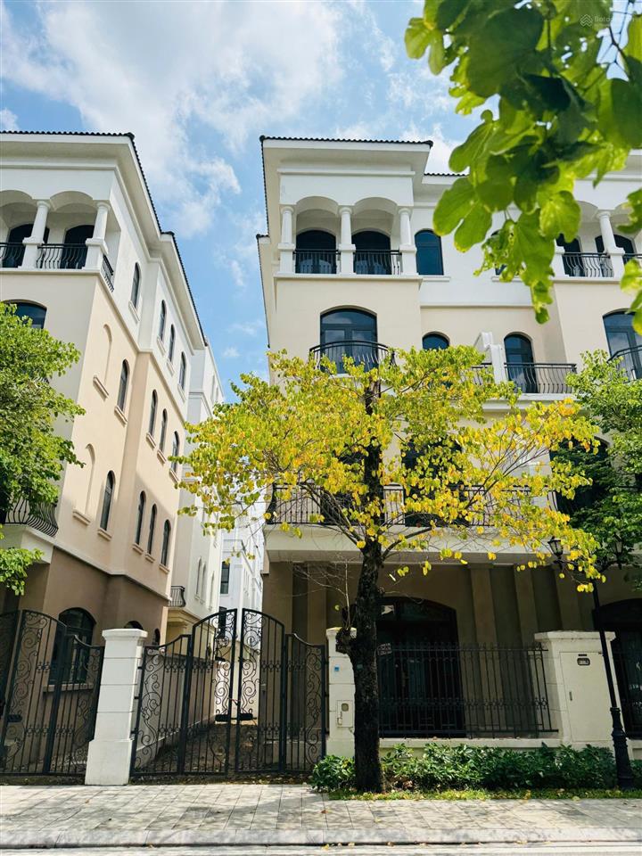 Bán nhanh song lập 127,5 m2 giá 13,5 tỷ đông nam view công viên  mặt tiền 8,5m. quá rẻ luôn ạ tỷ