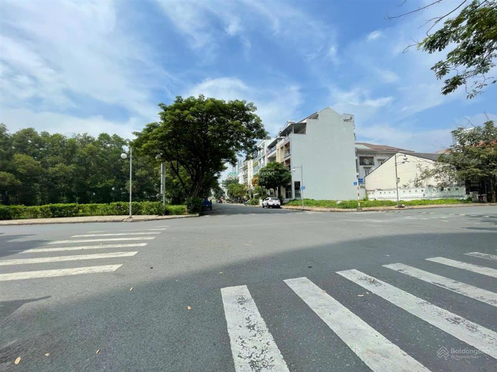 Bán đất nhà phố lô góc 2 đường lớn nam thiên 3 pmh dt 275m2 view cv giá 120 tỷ,  0938 775 ***
