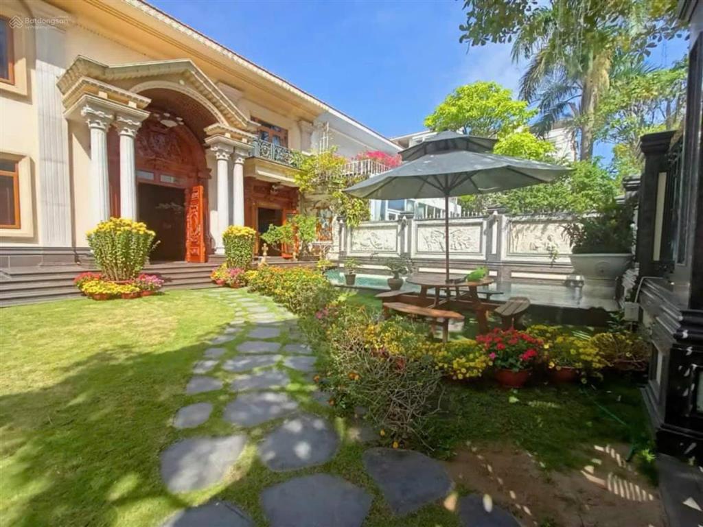 Bán biệt thự mỹ tú 2 căn góc vị trí siêu đắc địa dt 473,9m2 giá 210 tỷ  0938 775 *** an