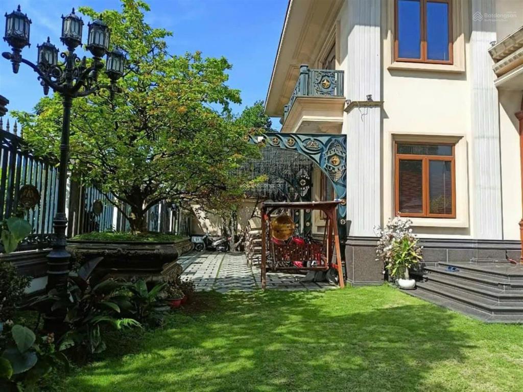 Bán biệt thự mỹ tú 2 căn góc vị trí siêu đắc địa dt 473,9m2 giá 210 tỷ  0938 775 *** an