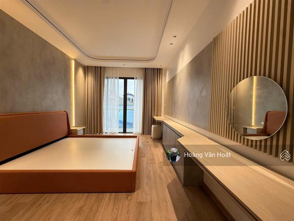 Bán nhà phúc đồng. đi bộ ra hồ  gần aeon long biên  thang máy  ô tô tránh.  0965 858 ***