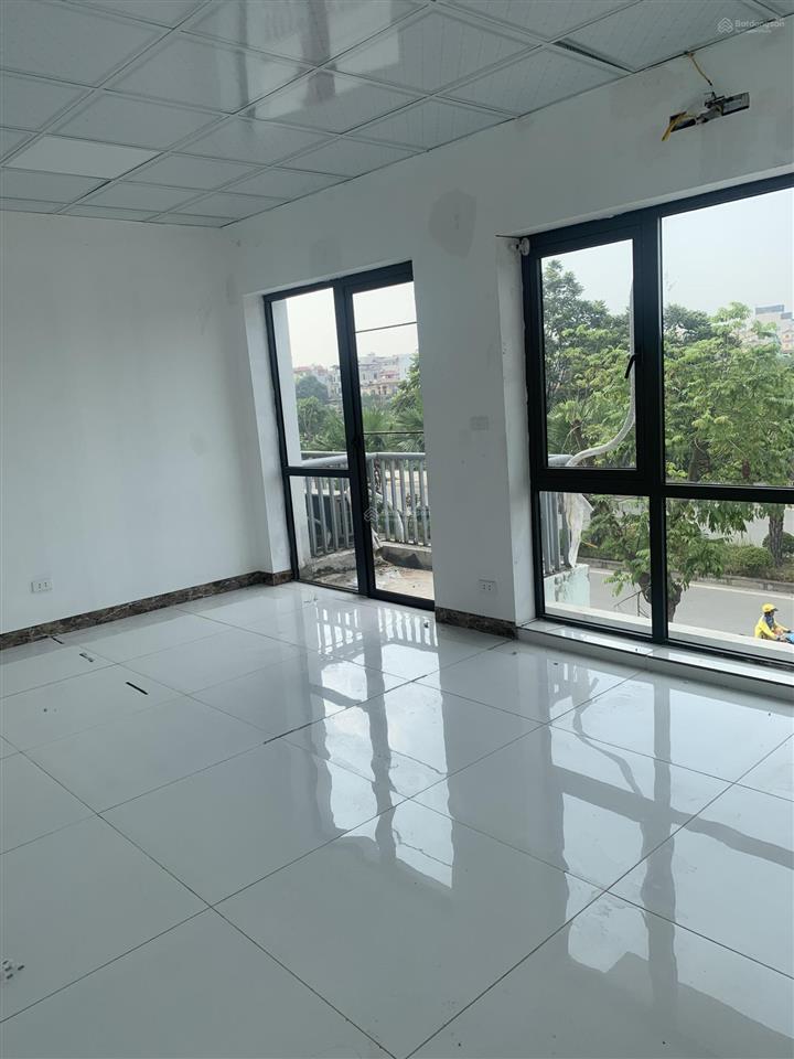 Cho thuê biệt thự làm kho  văn phòng foresa xuân phương 150m2x3t sẵn mái tôn, đường xe container