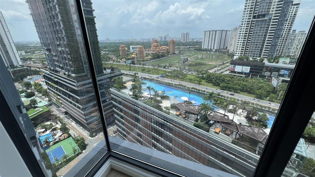 Căn 2 phòng ngủ góc lumiere riverside. sổ hồng sẵn. view hồ bơi siêu đẹp
