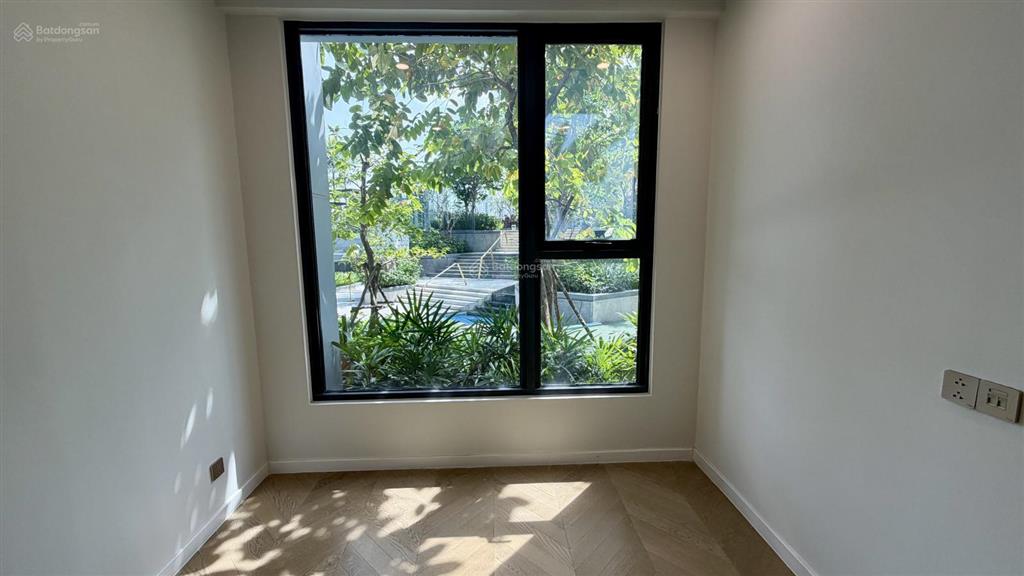 Căn 2 phòng ngủ tầng view sân vườn 12.4 tỷ lumiere riverside